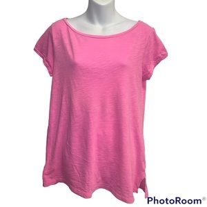 GAP Tee Shirt in Pink . Size medium perfect fun color
